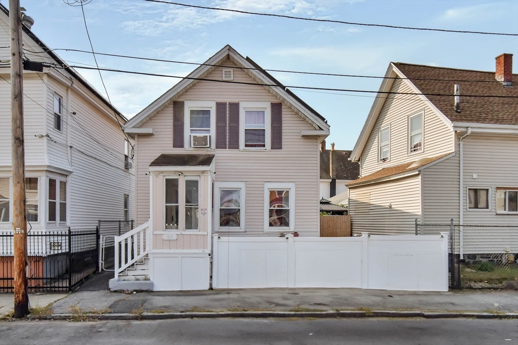 87 Abbott St in Lawrence