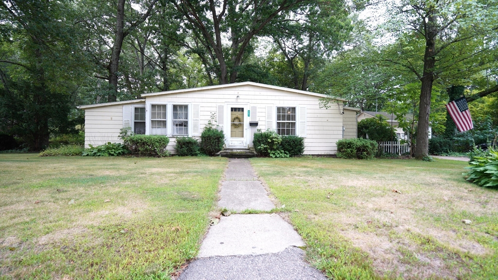 351 Towne St in North Attleboro
