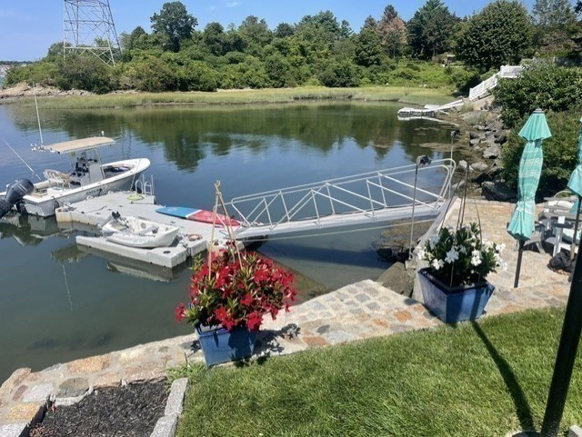 55 Memorial Dr in Salem
