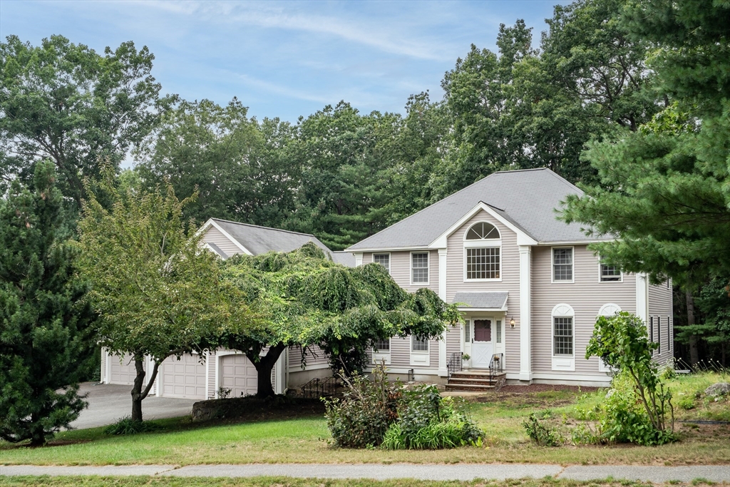 4 Crestview Rd in Bedford