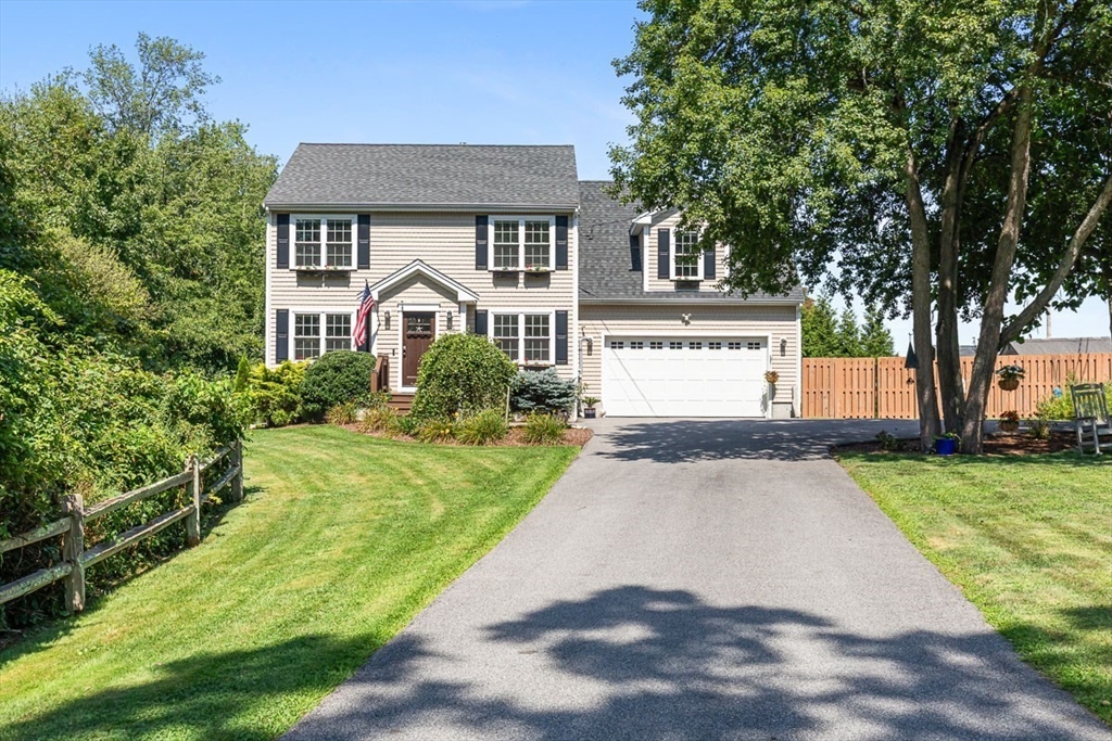 380 N Wheaton Ave in Seekonk