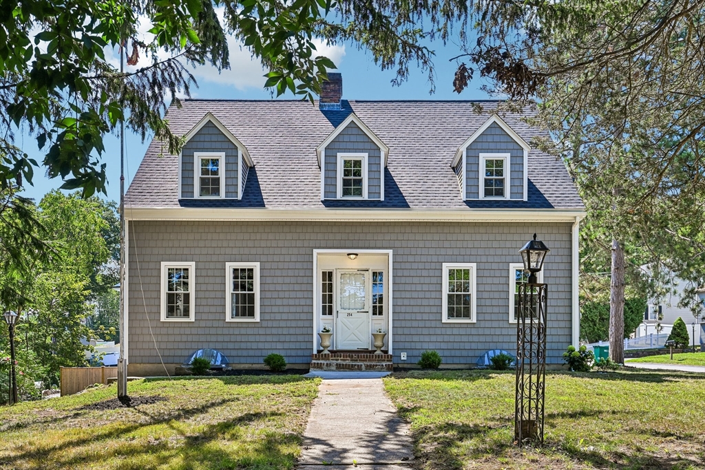 254 Russell St in Woburn