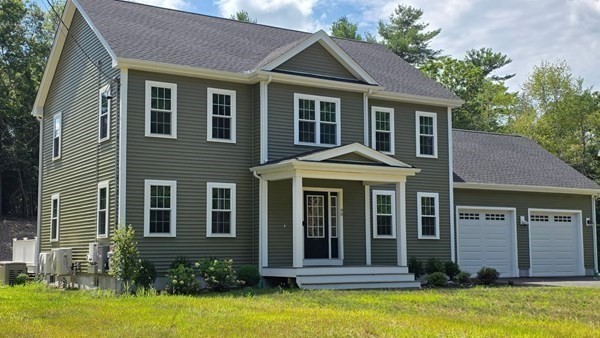90 Howland Rd in Lakeville