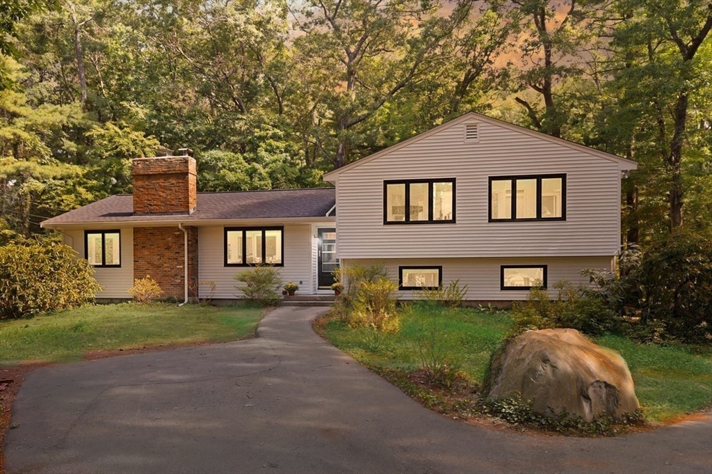 20 Algonquin Rd in Canton