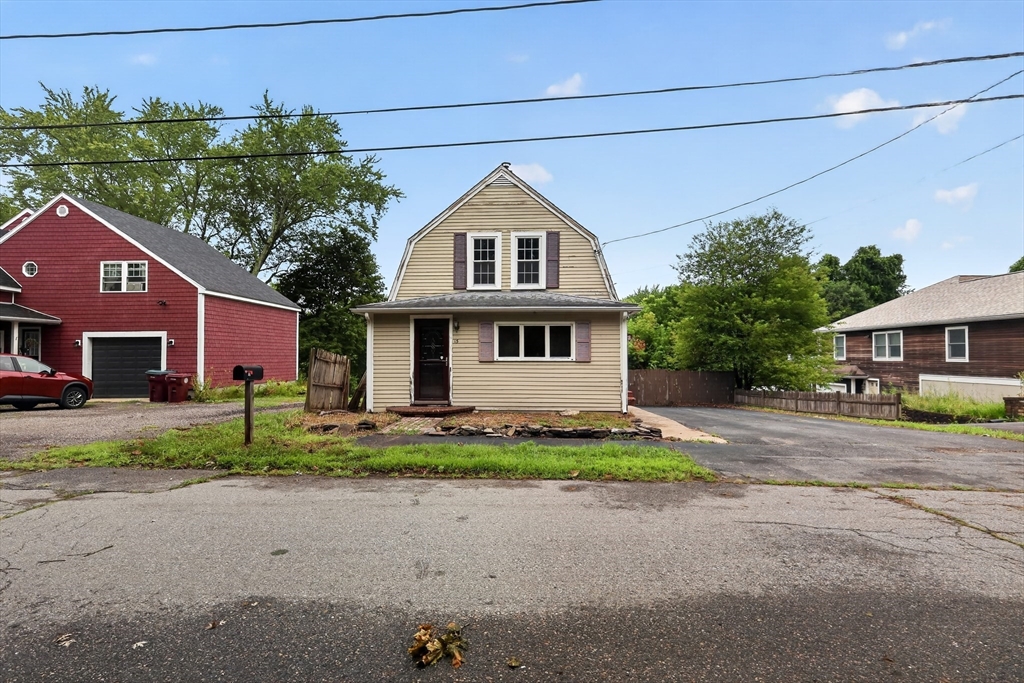 15 Hillside Ave in Middleboro
