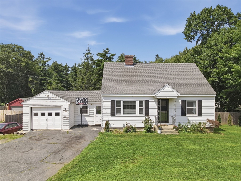 229 Whalom Rd in Lunenburg