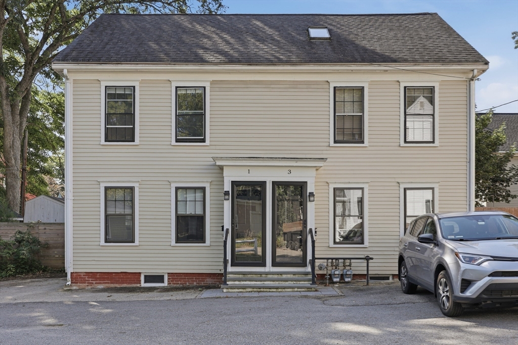 1 Lincoln Ct #1 in Amesbury