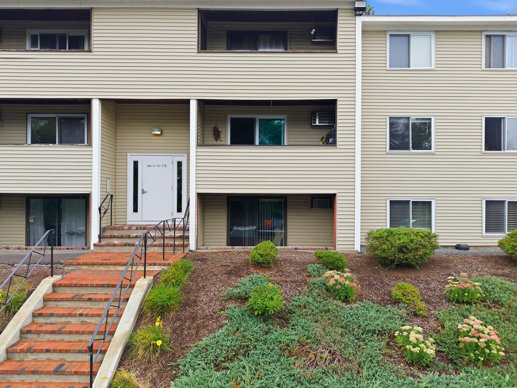 129 Quaker Hwy #3 in Uxbridge