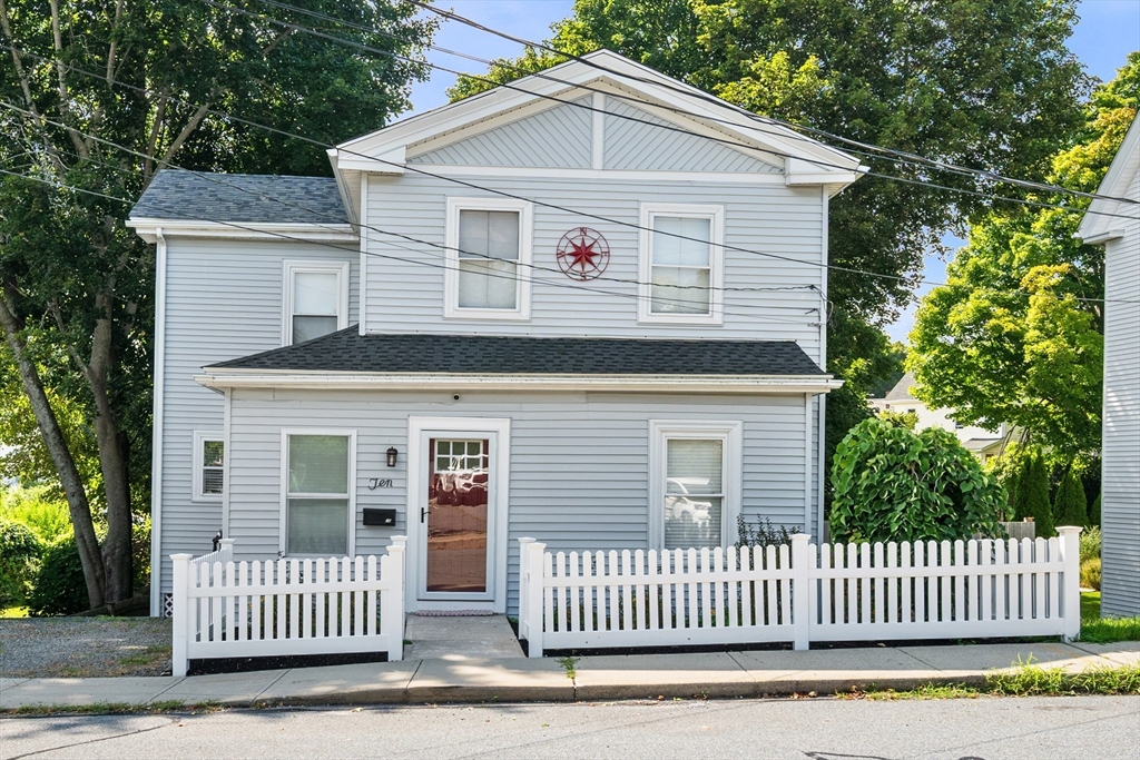 10 Lafayette Rd in Ipswich