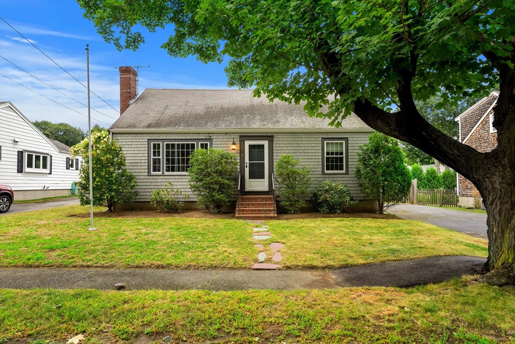 18 Iverson Rd in Beverly