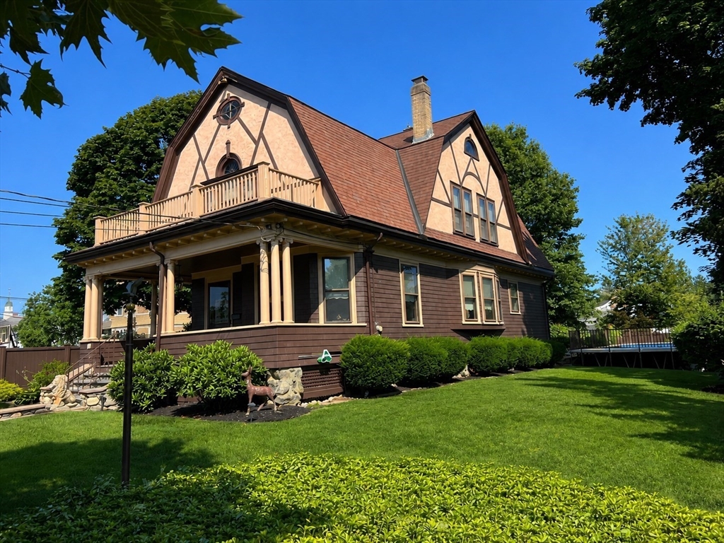 14 Lafayette St in Waltham