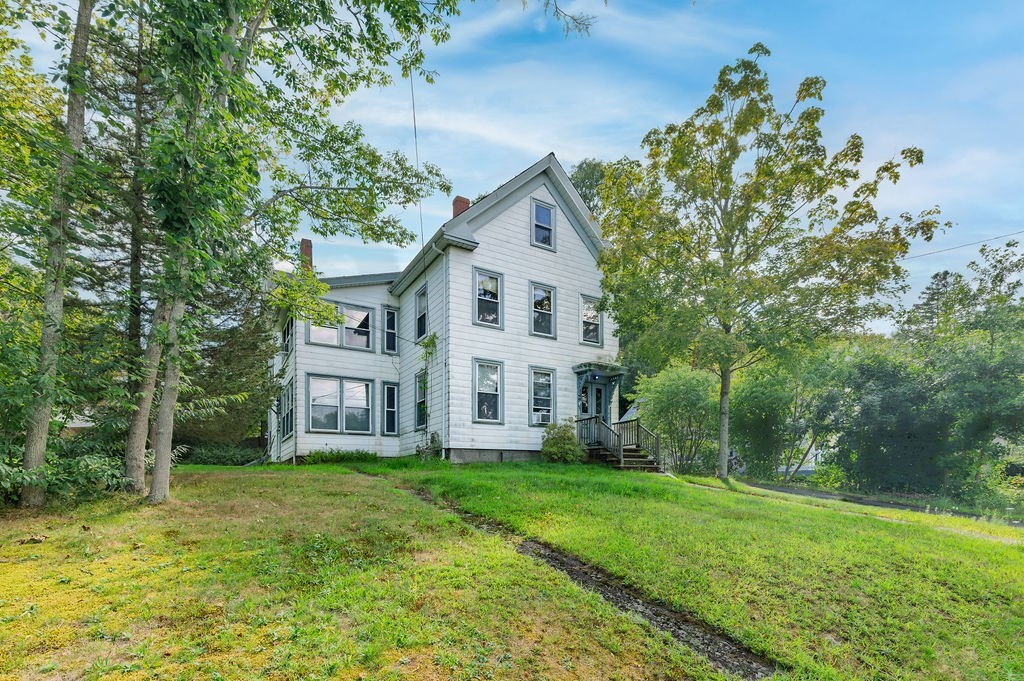 46 Hollis St in South Weymouth
