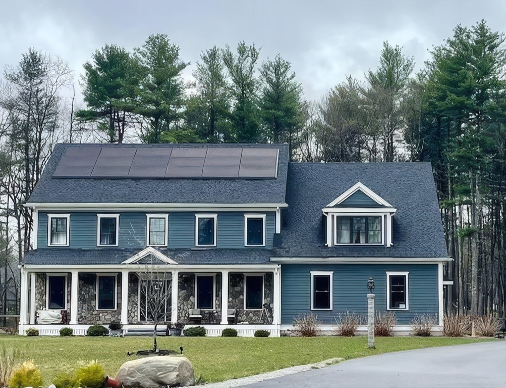 4 Hummingbird Ln in Westford