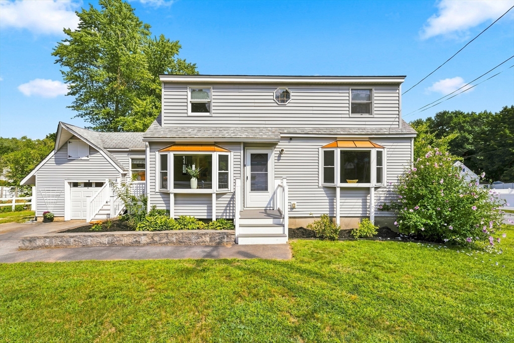1251 Shawsheen St in Tewksbury