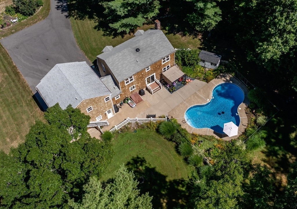 10 Brenrae Dr in Middleboro
