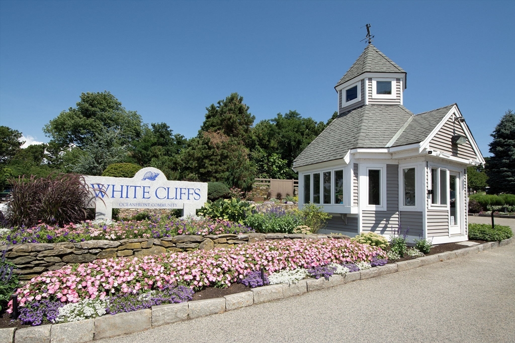 48 Westcliff Drive #48 in Plymouth