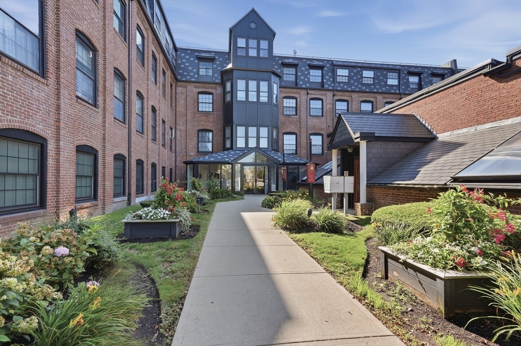21 Linden St #421 in Quincy