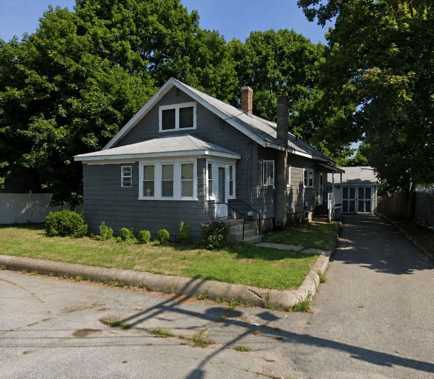 21 Avalon St in Stoughton