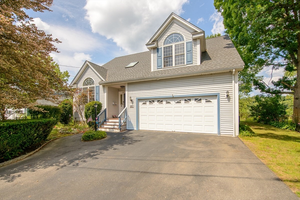 220 River Rd in Lowell