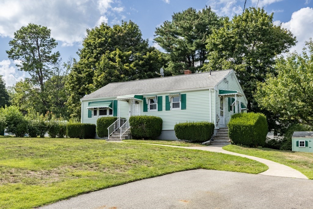 31 Anna Rd in Woburn