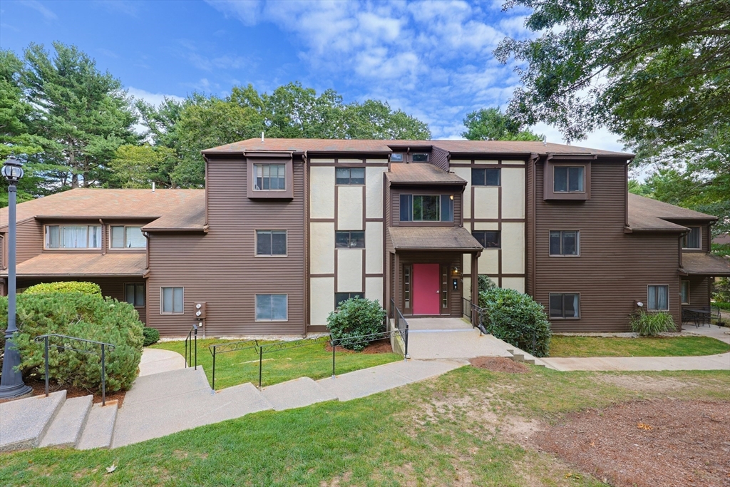 74 Highwood Dr #74 in Franklin