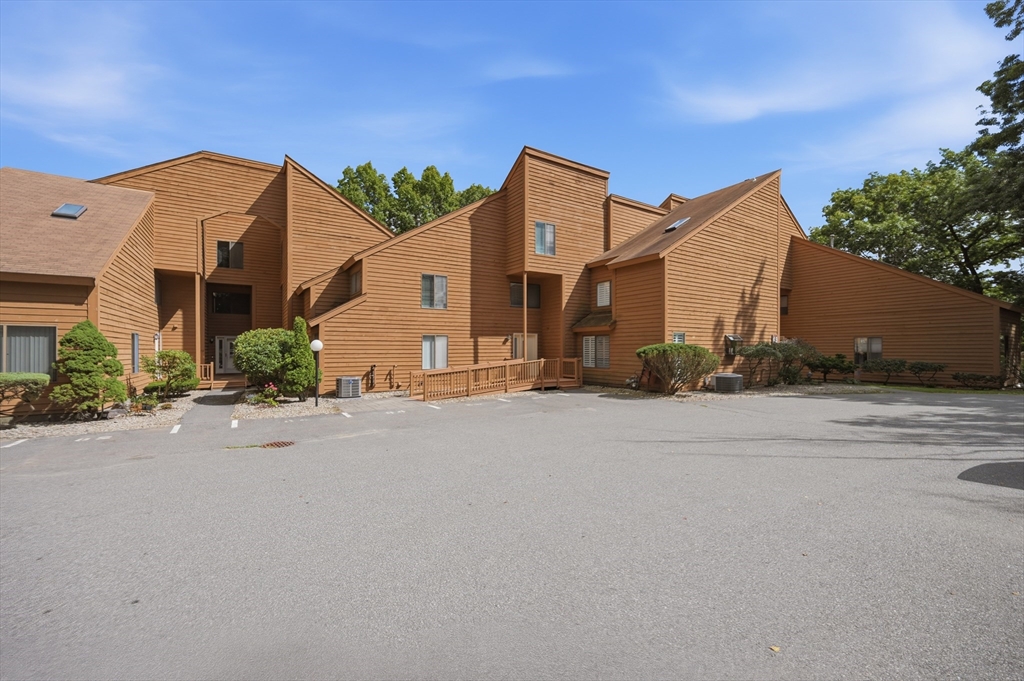 84 Perkins Ct #84 in Haverhill