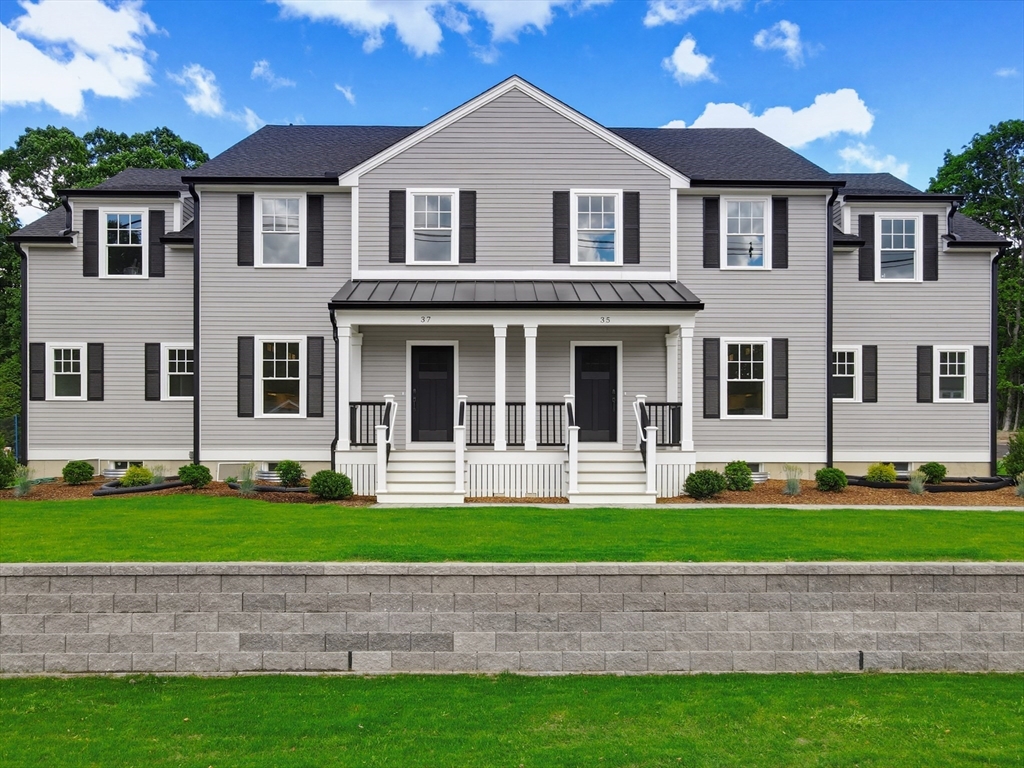 35 Poquanticut Ave #35 in North Easton