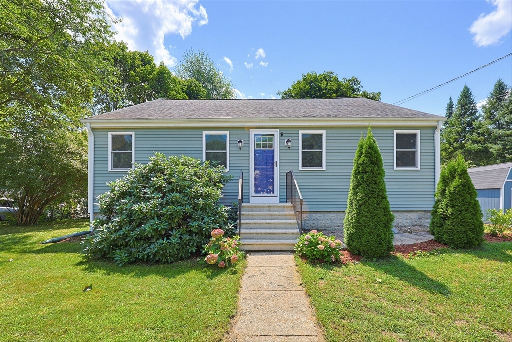 82 Norfolk St in Walpole