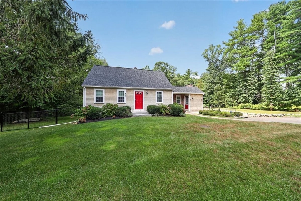 127 Taylor St in Pembroke