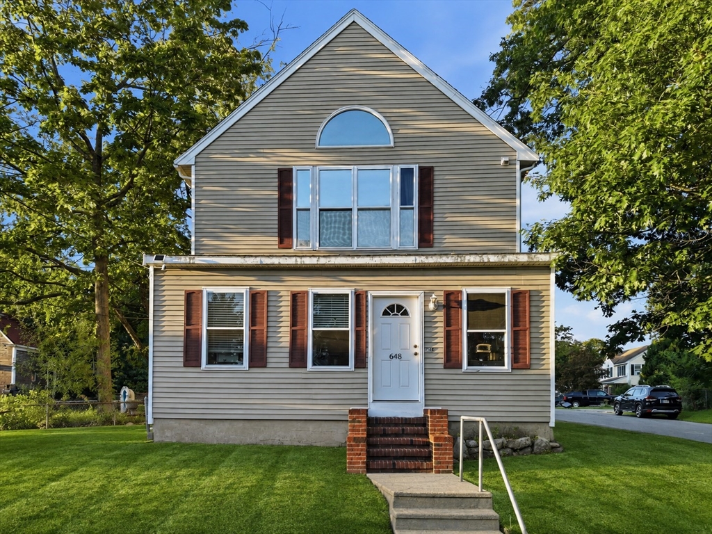 648 Merrimack Ave in Dracut