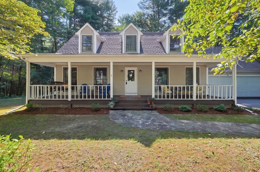 74 Spinning Wheel Dr in Uxbridge