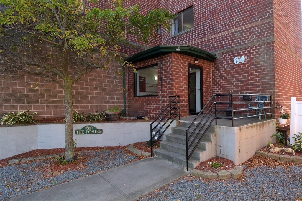 64 Foster St #301 in Peabody