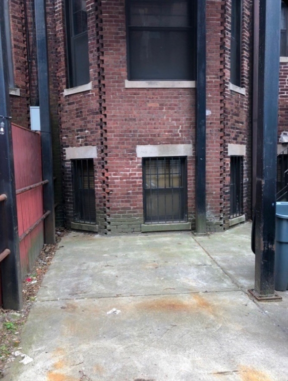 531 Newbury St in Boston