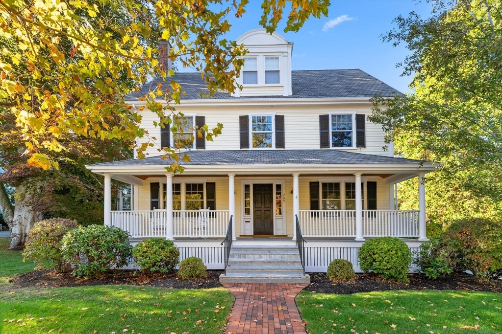 209 Waltham St in Lexington