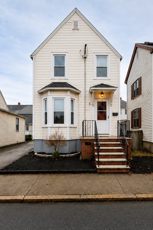 28 Everett St in Woburn