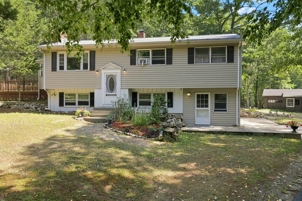 636 Highland St in Holliston