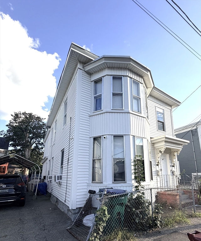 61 Pond St in Lowell