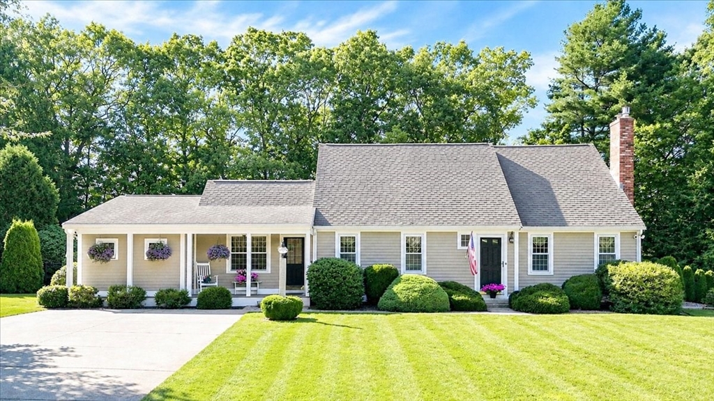 3 Copper Beech Dr in Kingston