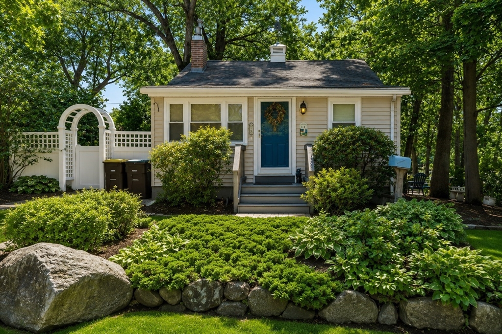 15 Morningside Path in East Weymouth