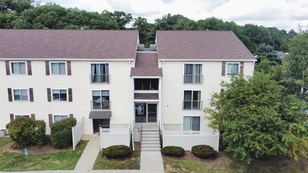 47 Village Brook Ln #14 in Natick