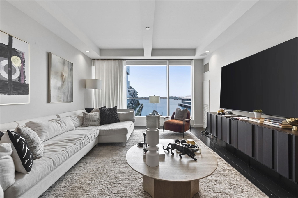 150 Seaport Blvd #6D in Boston