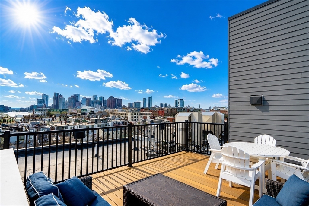 205 Maverick St #U308 in Boston