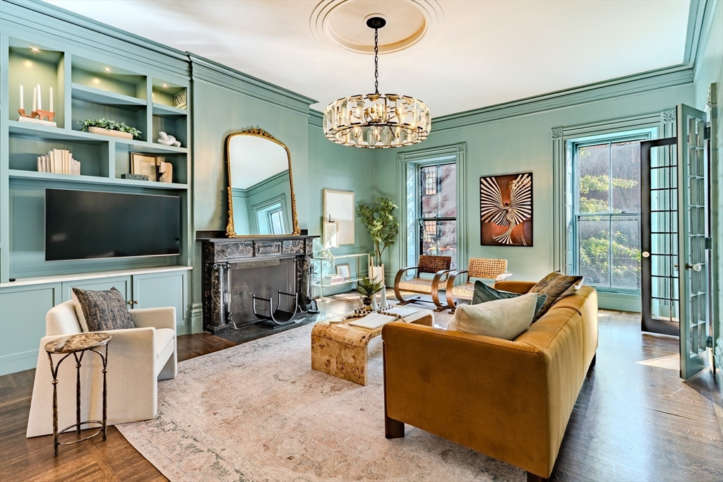 53 Mount Vernon St #II in Boston