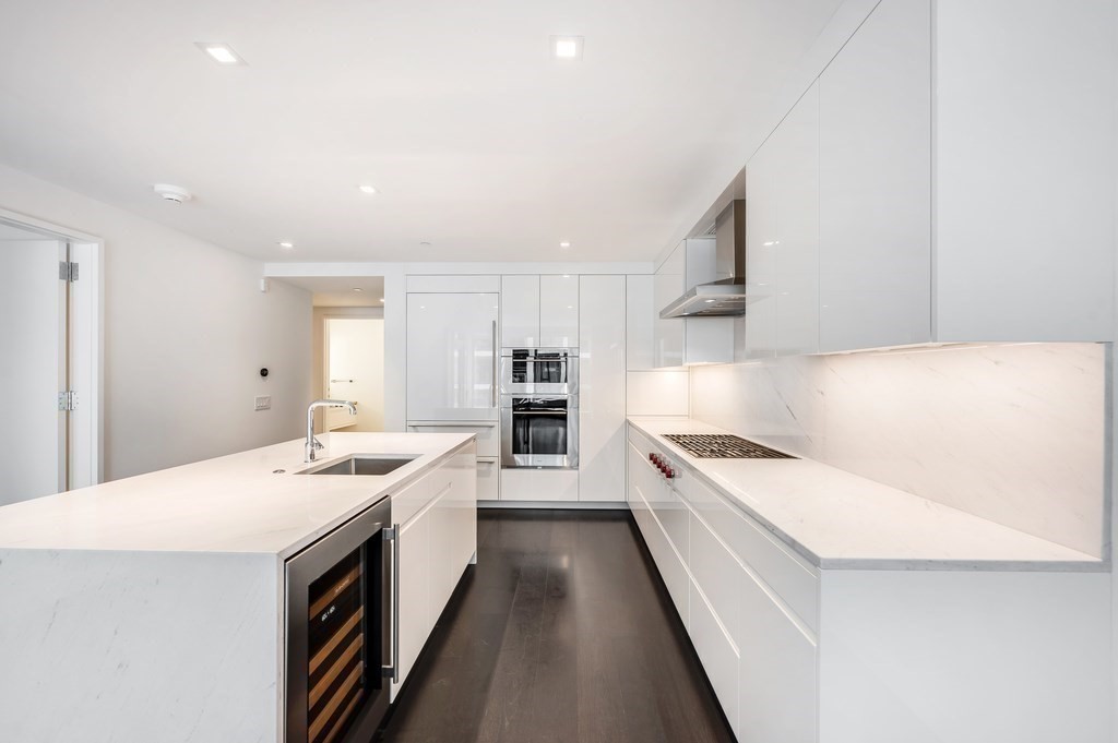 150 Seaport Blvd #12A in Boston