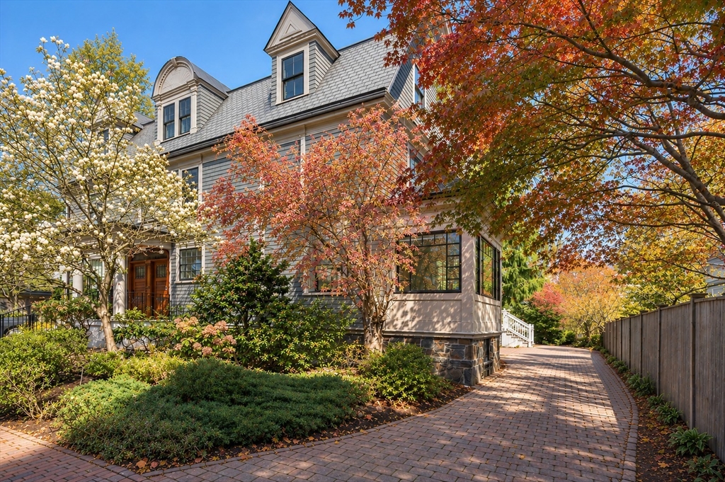 9 Farrar Street #9 in Cambridge