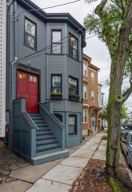 252 Webster St #1 in Boston