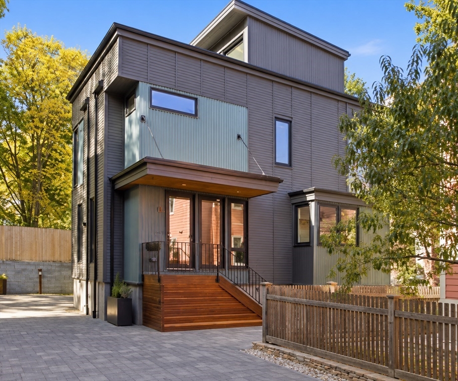 8 Holworthy Terrace in Cambridge