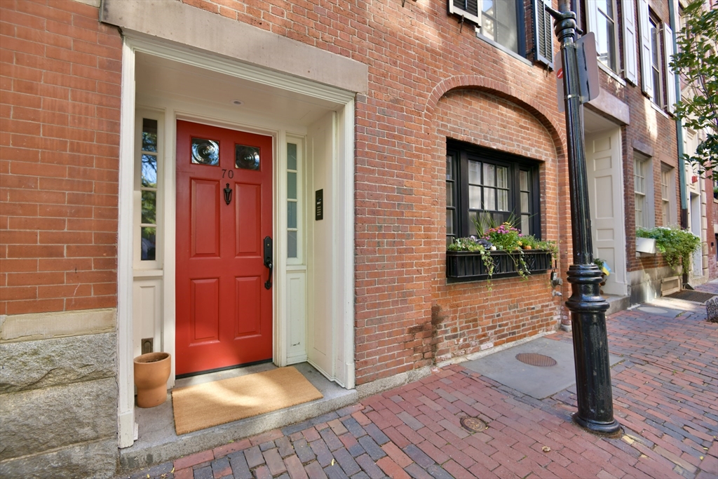 70 Myrtle St in Boston