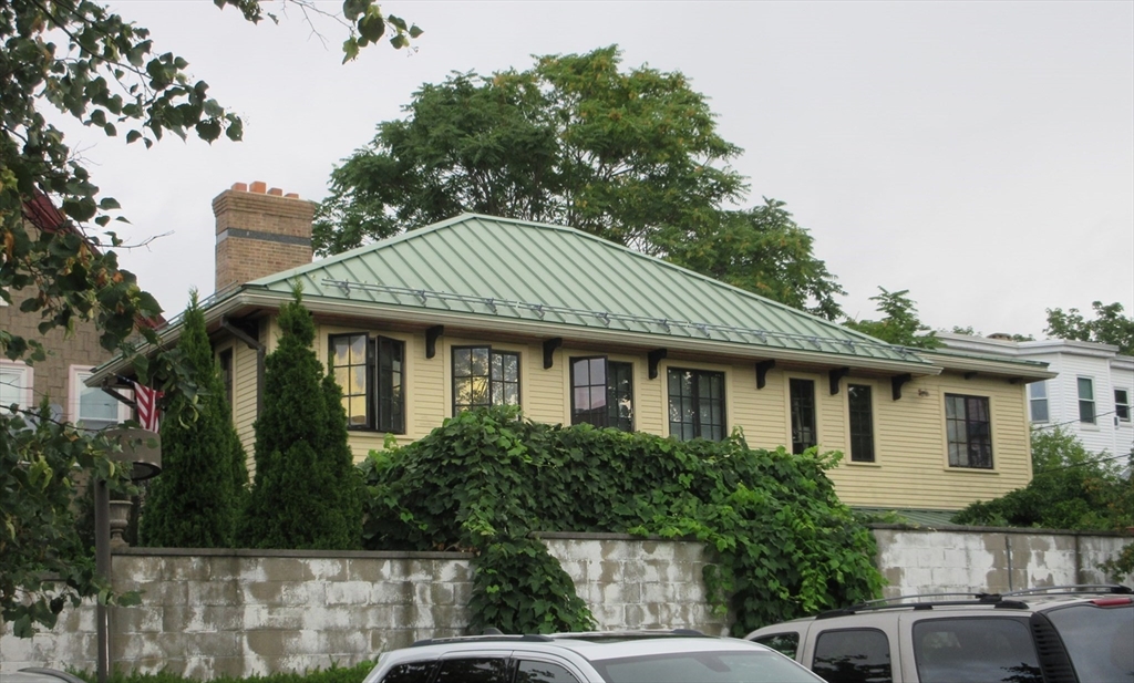 127 Cushing st in Cambridge