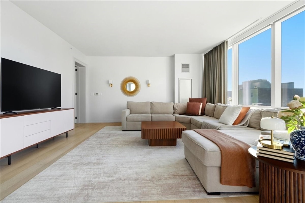 1 Franklin St #1404 in Boston